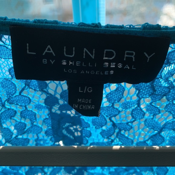 Adorable blue lace top with slight peplum. - Picture 2 of 4